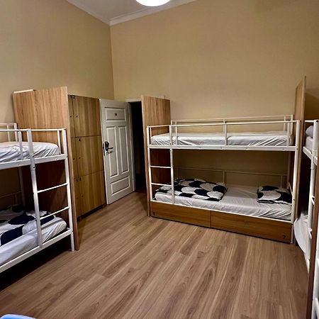 Fox Hostel Cracovia Esterno foto