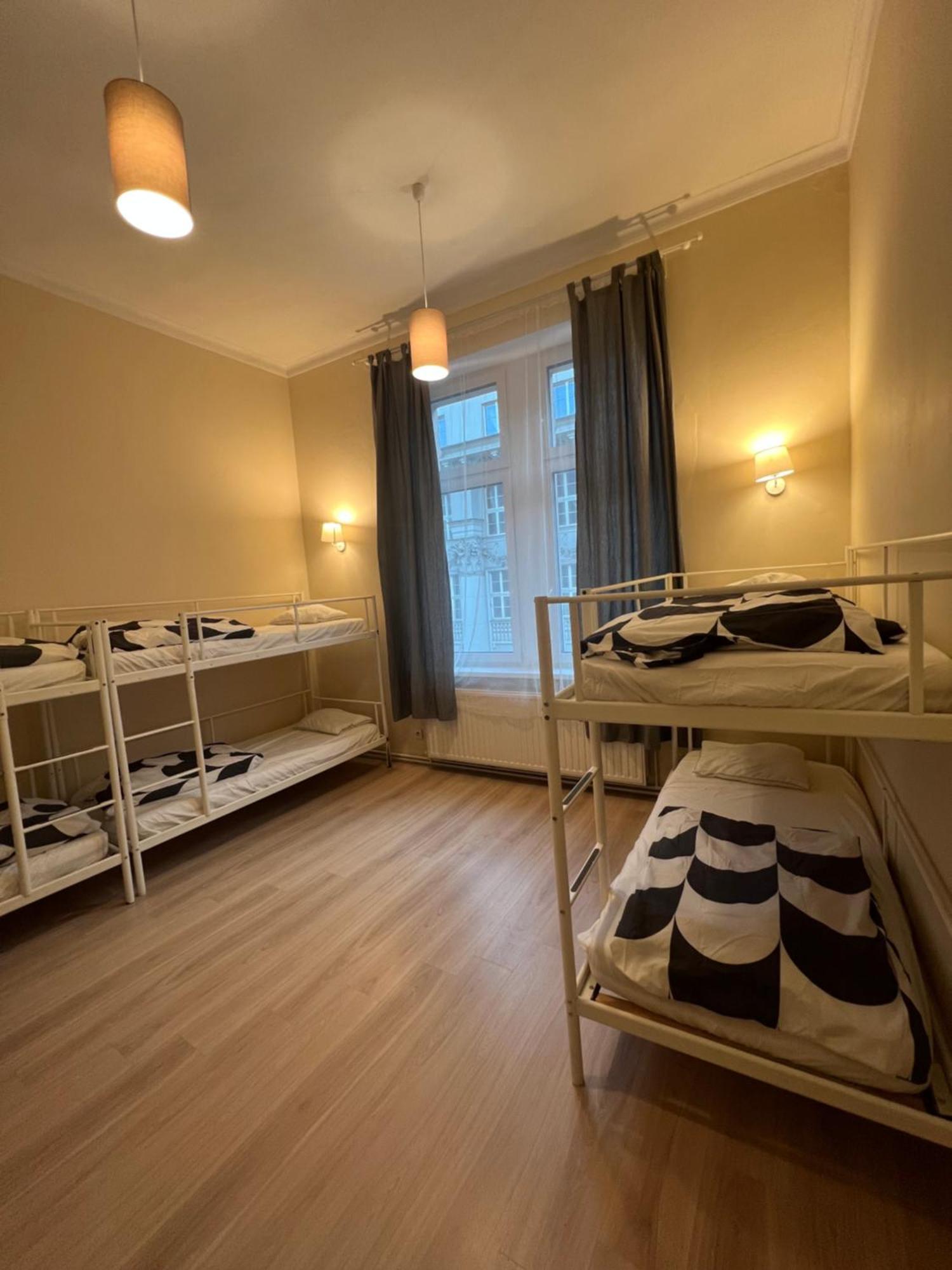 Fox Hostel Cracovia Esterno foto