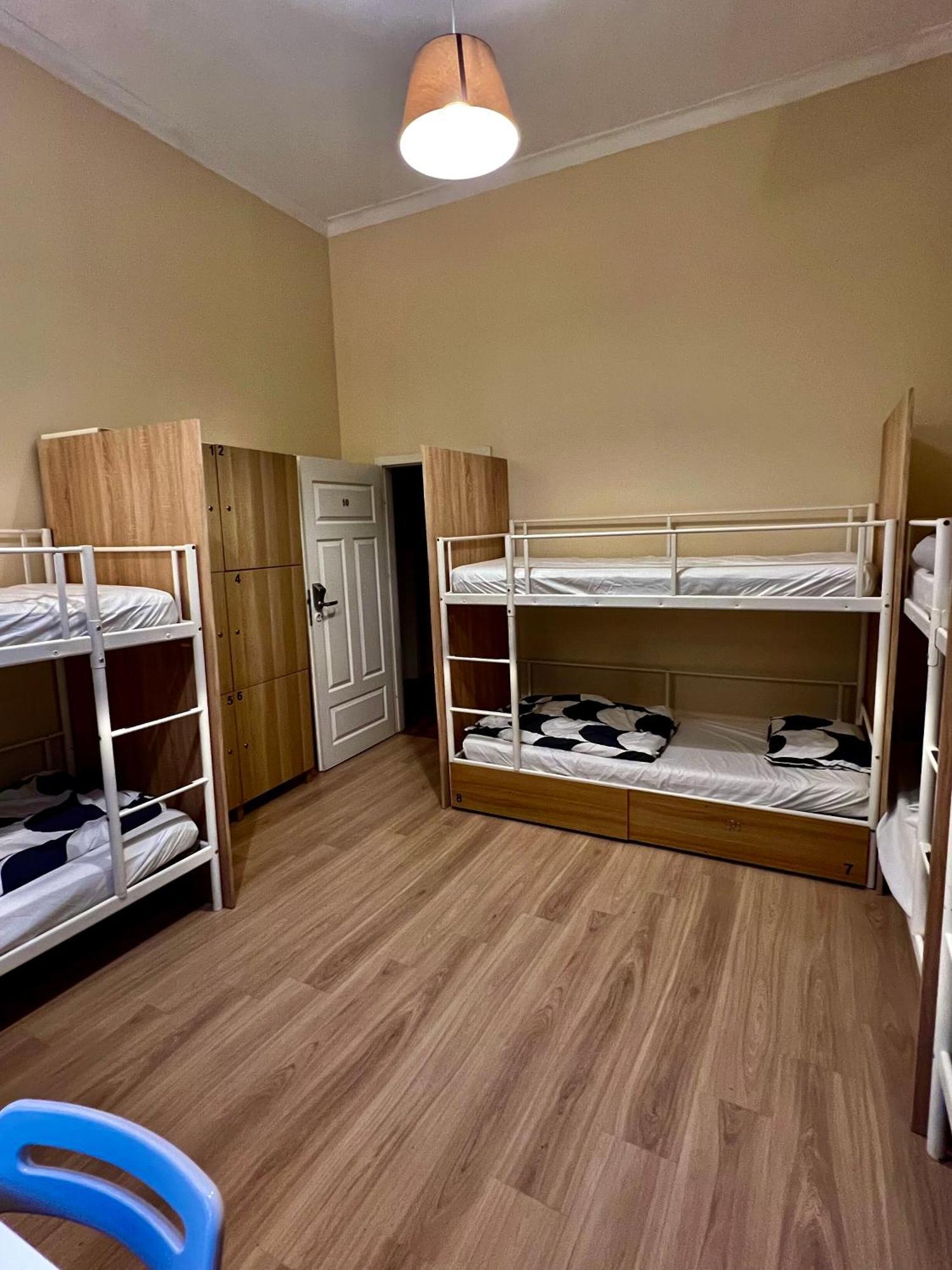 Fox Hostel Cracovia Esterno foto