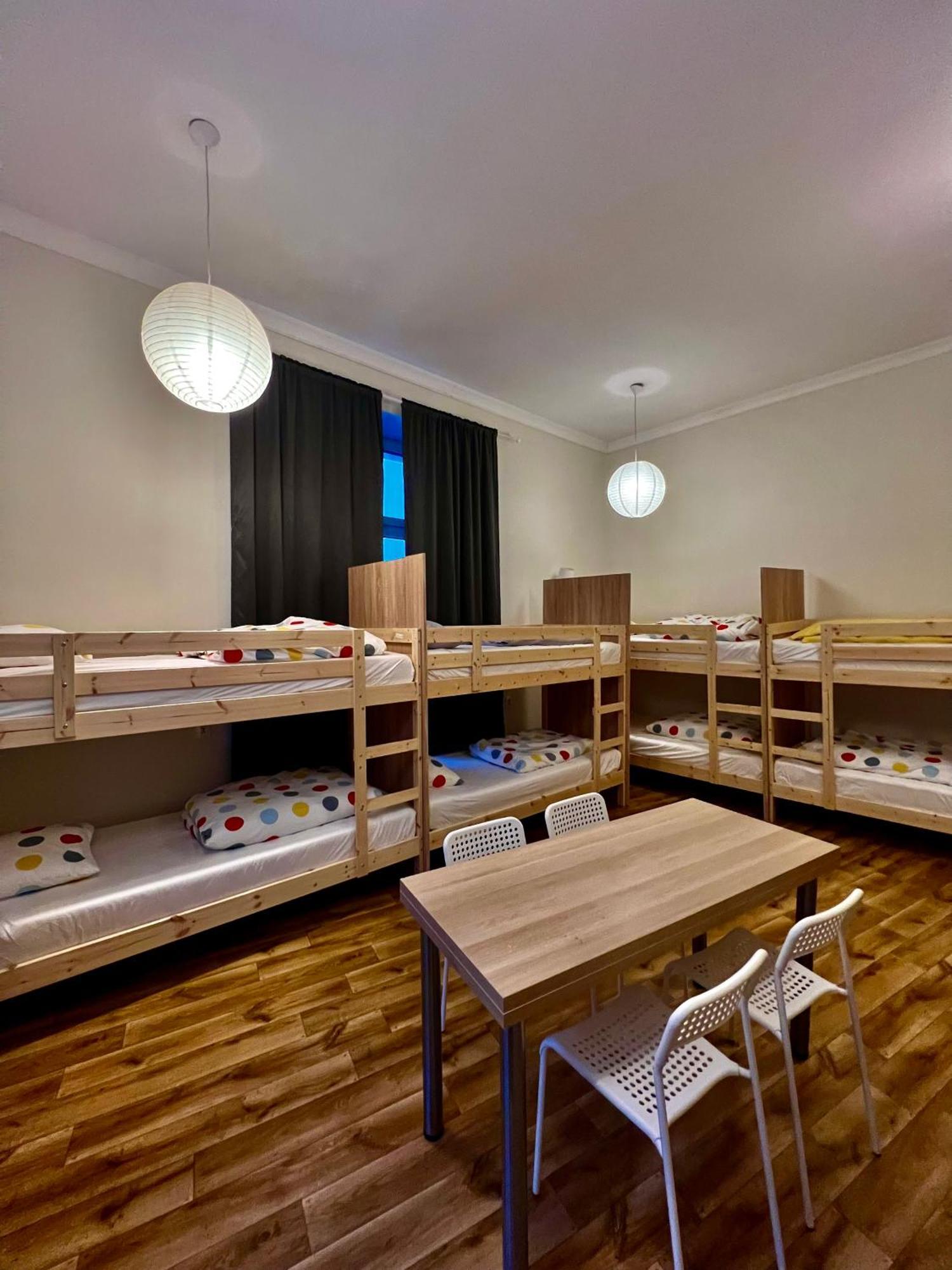 Fox Hostel Cracovia Esterno foto
